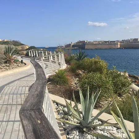 بيت ضيافة Tigne Point